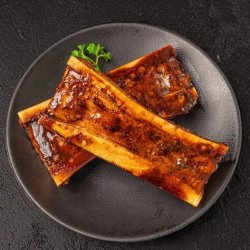 Beef bones.&Josper cu salsa verde și pâine prăjită . image