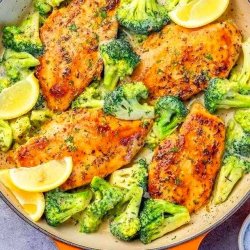 Piept de pui gatit la jar in cuptorul gratar JOSPER (rumenit în unt la cerere) cu salată de broccoli cu iaurt grecesc și mărar proaspăt. image