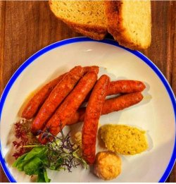 Cirnaciori PREMIUM de capră 100 % NATURALI..la gratar, tartar de castraveciori, pâine de casă koaptă pe vatră, sos de usturoi artizanal. image