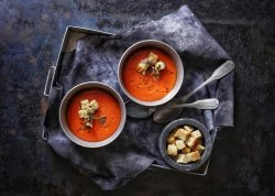 Supă cremă de rosii( concasse) gratinată cu brinzeturi de Ibanesti++++ crutoane prăjite. image