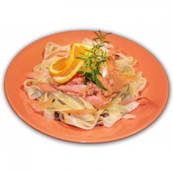 Tagliatelle al Safran con Salmone Affumicato image