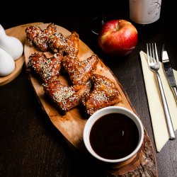 Aripioare de pui cu susan și sos BBQ image