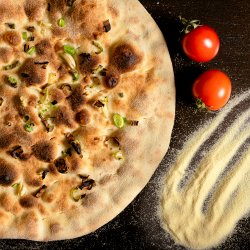 Focaccia cu usturoi și praz image
