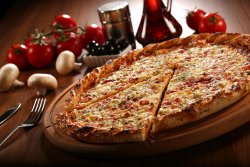 Pizza quattro formaggi image