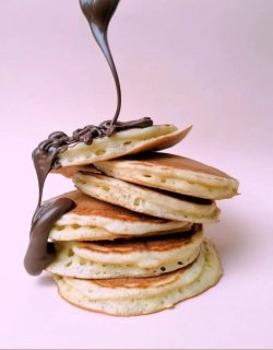 Blaturi pufoase de pancakes image