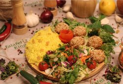 Meniu Falafel la farfurie image