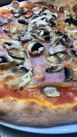 Pizza Prosciutto e Funghi image