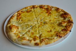 Pizza Quattro Formaggi image