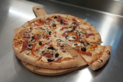 Pizza Capriciosa mică image