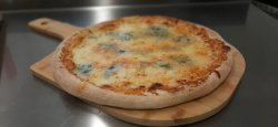 Pizza Quattro formaggi mică image