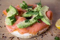 ! Recomandare - Smoked Salmon Avocado Bagel image
