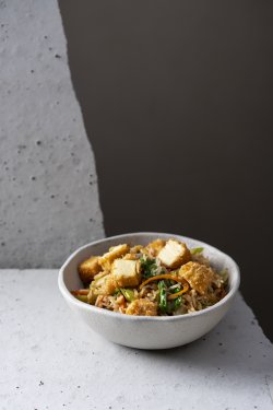 Orez prăjit cu crispy tofu image