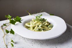 Caserecce cu brocoli și pesto image