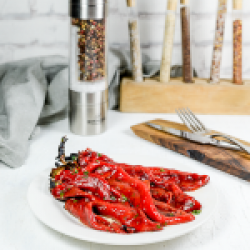 Grilled red peppers, parsley & garlic image