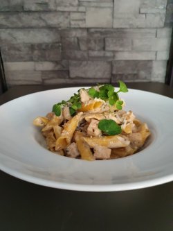 Penne cu pui și ciuperci image