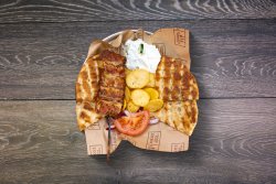Portie pentru copii souvlaki de pui cu bacon image
