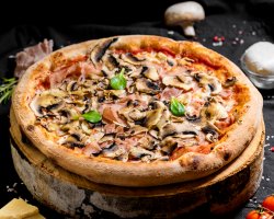 Pizza Prosciutto cotto e funghi image