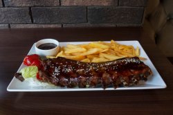 Coaste d’oro cu cartofi dippers si sos bbq image