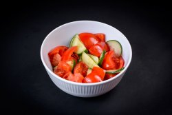 Salata de rosii image
