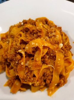 Pasta al ragu + 10 lei image