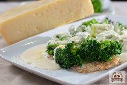 Piept de pui cu broccoli și gorgonzola image