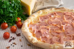 Pizza Al prosciutto image