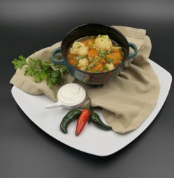 Minestrone di verdure con carne image