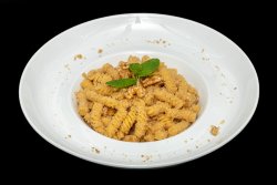 Fusilli dulci cu pesmet și nucă image