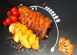 Coaste de porc slow cooking cu cartofi prăjiți și sos barbeque image