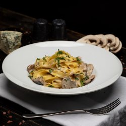 Tagliatele con funghi image