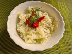 Salată de varză alba proaspată image