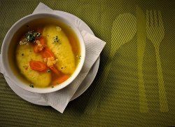 Supă de pui cu găluşte bănăţene image