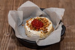 Camembert copt cu semințe și dulceață de ardei iute cu mandarine image