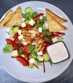 Salată cu pui image