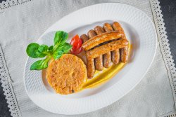 Cârnați Nürnberger cu varză gătită image