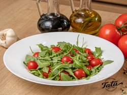 Salata rucola cu rosii cherry image