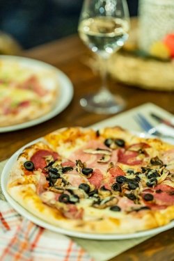Pizza quattro stagioni image
