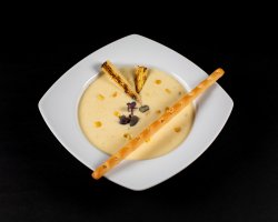 Supă cremă de porumb cu ardei iute image