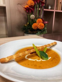 Supă cremă de legume coapte cu bacon image