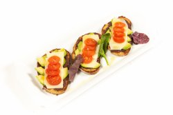 Crostini cu pastă de măsline image