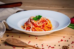 Spaghetti al pomodoro fresco e basilico image