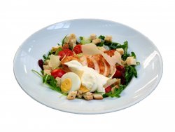 Salată Caesar cu pui la grill image