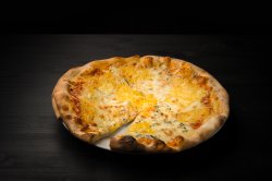 Pizza Quatro Formaggi image