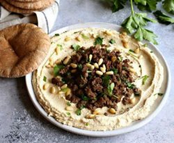 Hummus cu carne de vita image