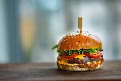 Hamburger home-made din muschi de vita Black Angus image