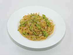 Pasta gamberi e zucchine image