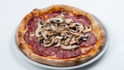  Pizza Pizza Salami e funghi + sos gratuit image