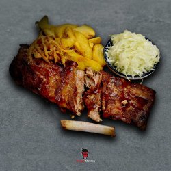 Coaste de porc cu sos BBQ, ceapă crocantă, salată de varză și cartofi wedges - 500 gr. image