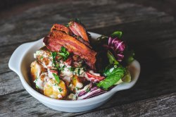 Salată de cartofi cu bacon crocant image