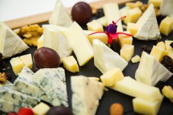 Platou cu brânzeturi nobile/Noble cheese plate image